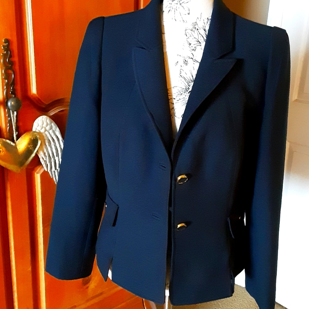 🖤 Tahari Blazer